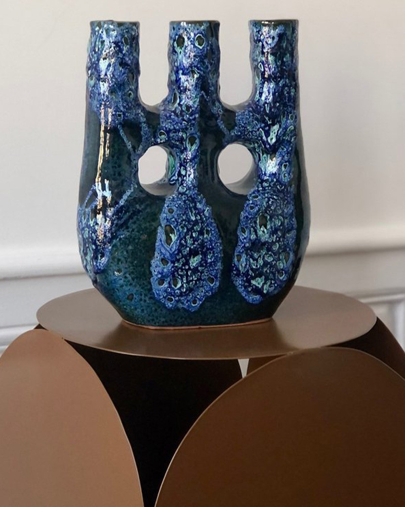 Vase en terre cuite émaillée King Bleu Moucheté - Floating House Collection Vase en terre cuite émaillée King Bleu Moucheté - Floating House Collection